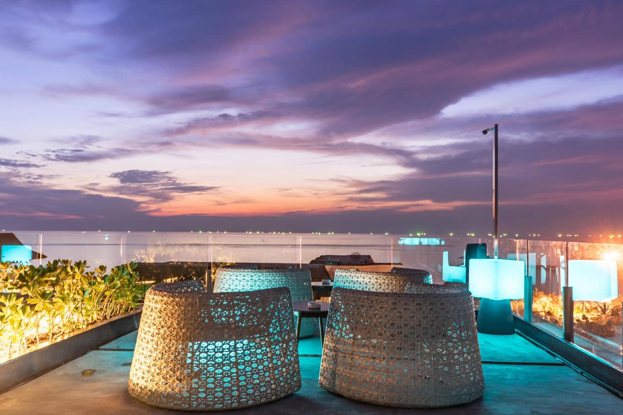 Cross Vibe Pattaya Seaphere Na Chom Thian Εξωτερικό φωτογραφία